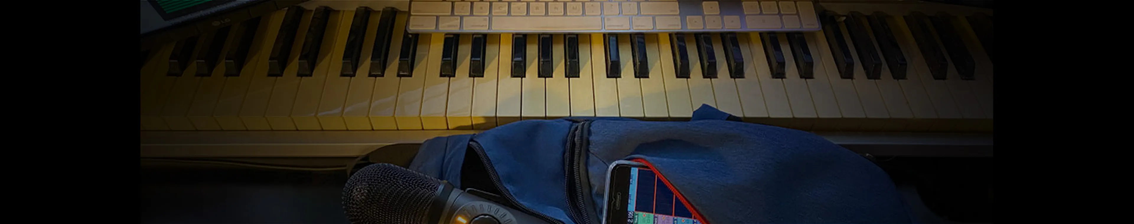 Bravo Crowd Cheering And Clapping Comedy Night In Large Theater