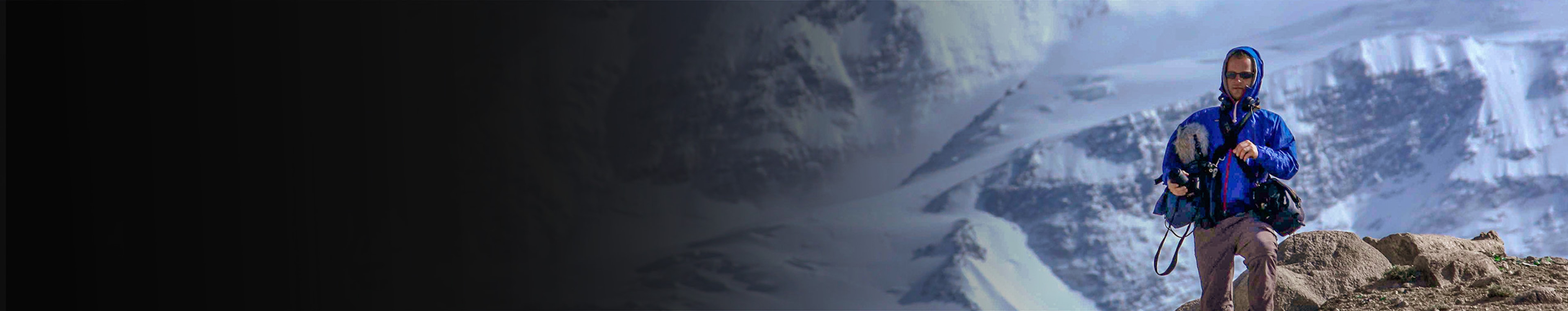 Dublin & Belfast - Small Crowd Gathering, Walla by Angel Perez Grandi