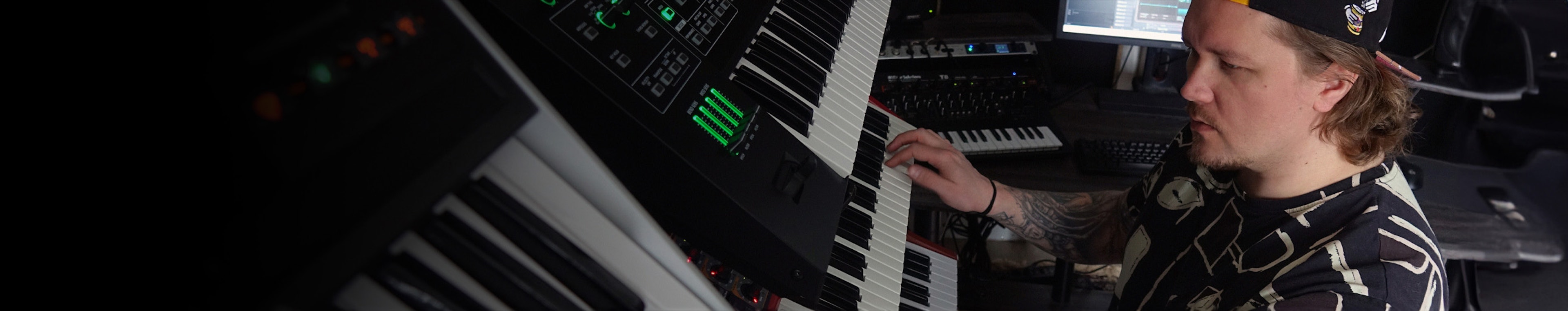 Cyberpunk - Spaceship Hover by Van Derand